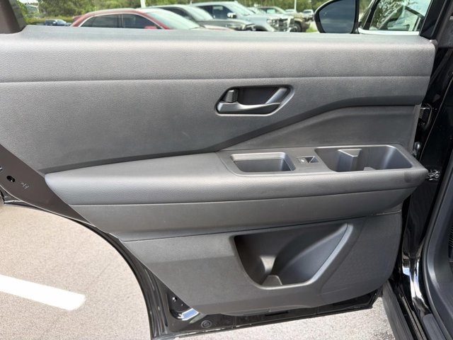 Used 2026 Nissan Pathfinder SV FWD image 13