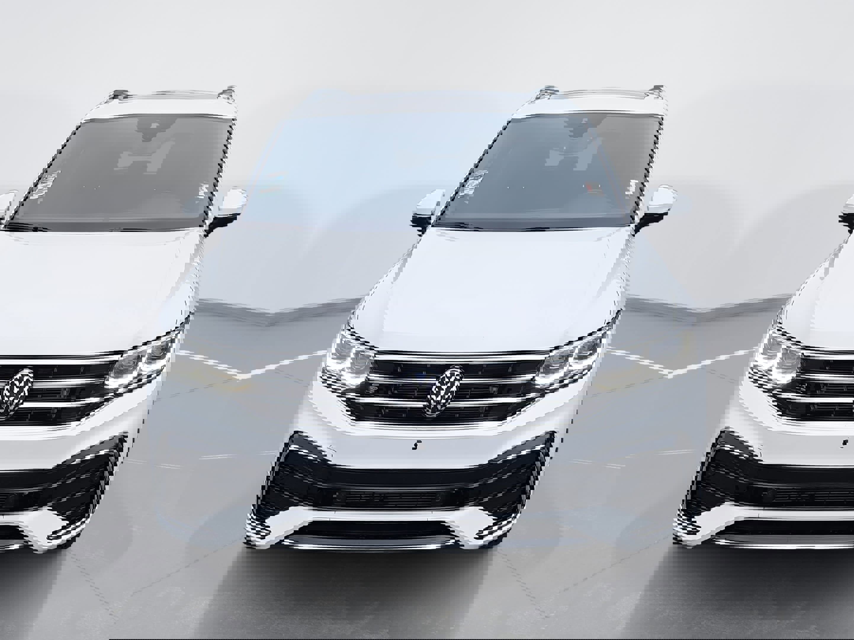 Certified 2024 Volkswagen Tiguan SEL R-Line image 8