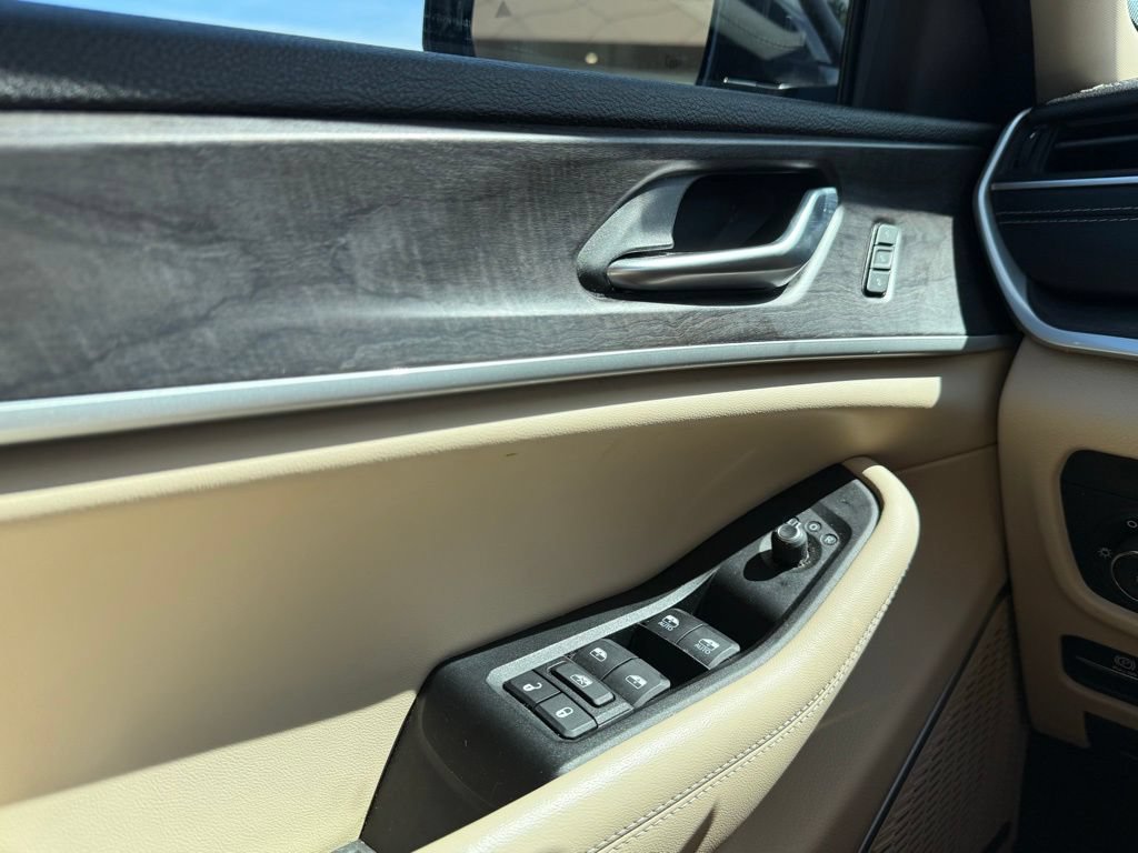 Used 2021 Jeep Grand Cherokee L Limited RWD image 11