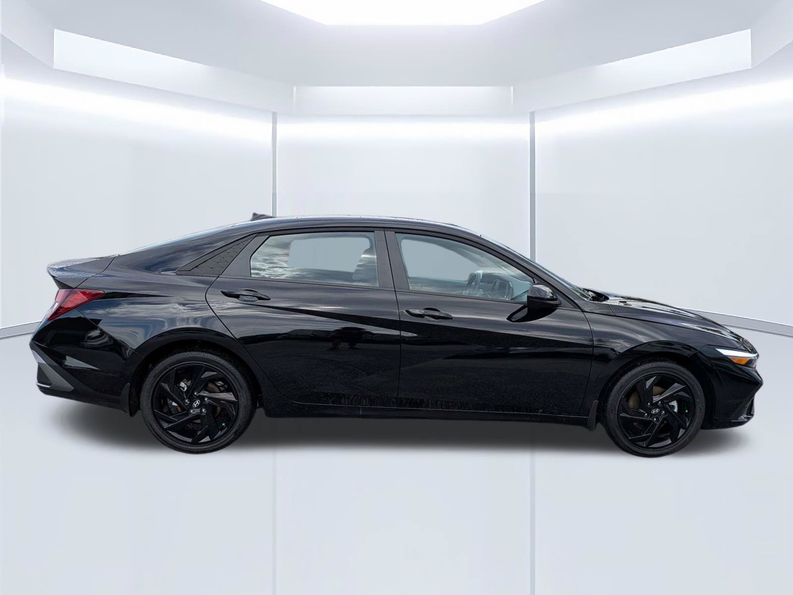 Certified 2026 Hyundai Elantra Sport FWD image 3