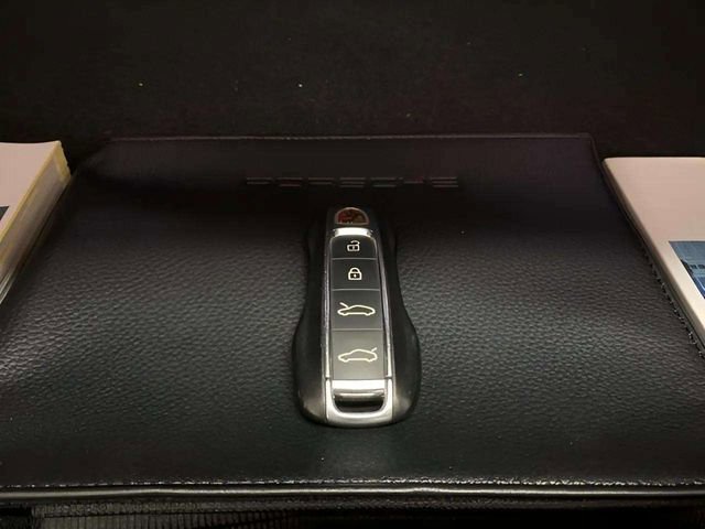 Used 2021 Porsche Taycan RWD image 30