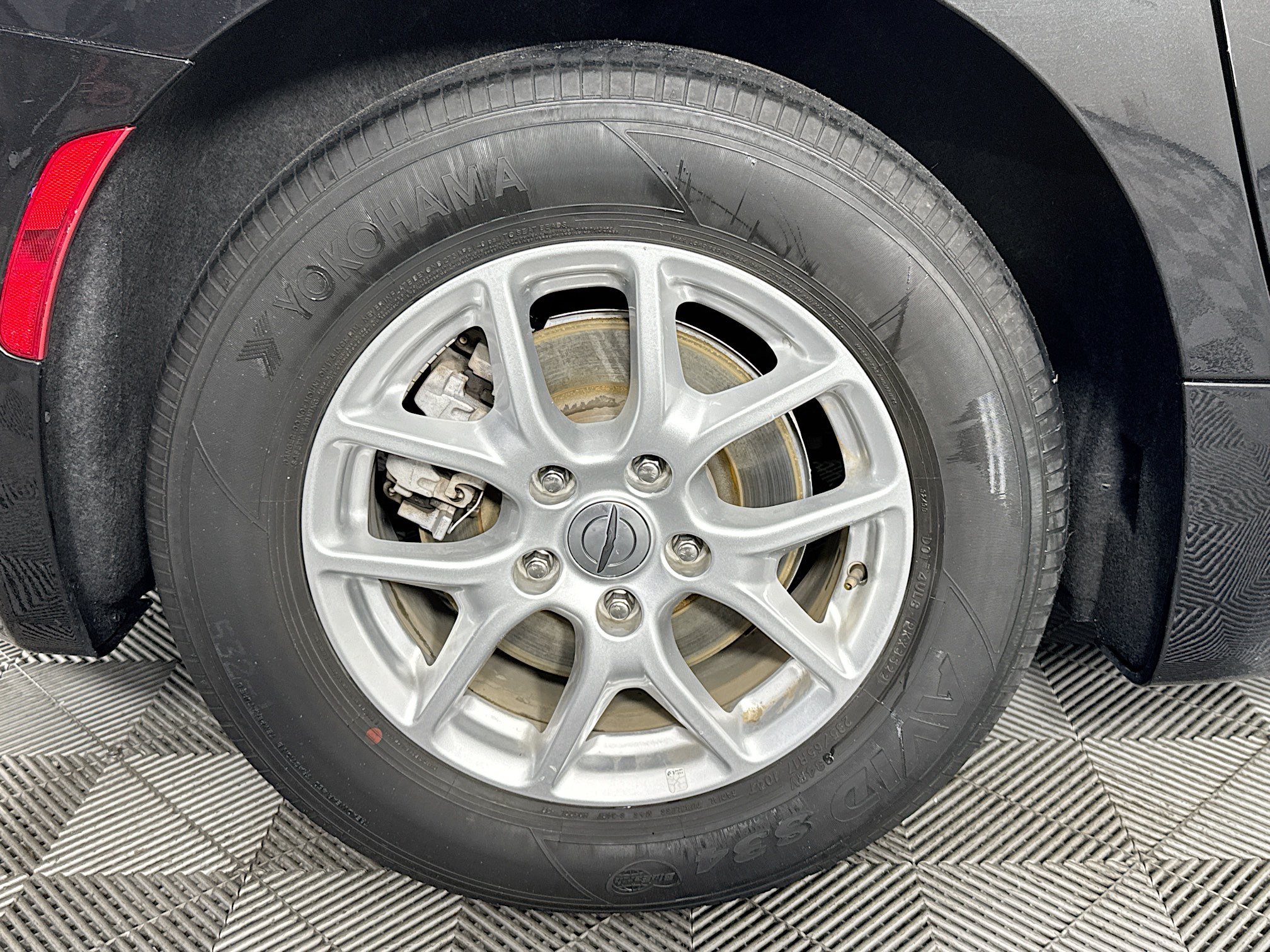 Used 2023 Chrysler Pacifica Touring FWD image 32