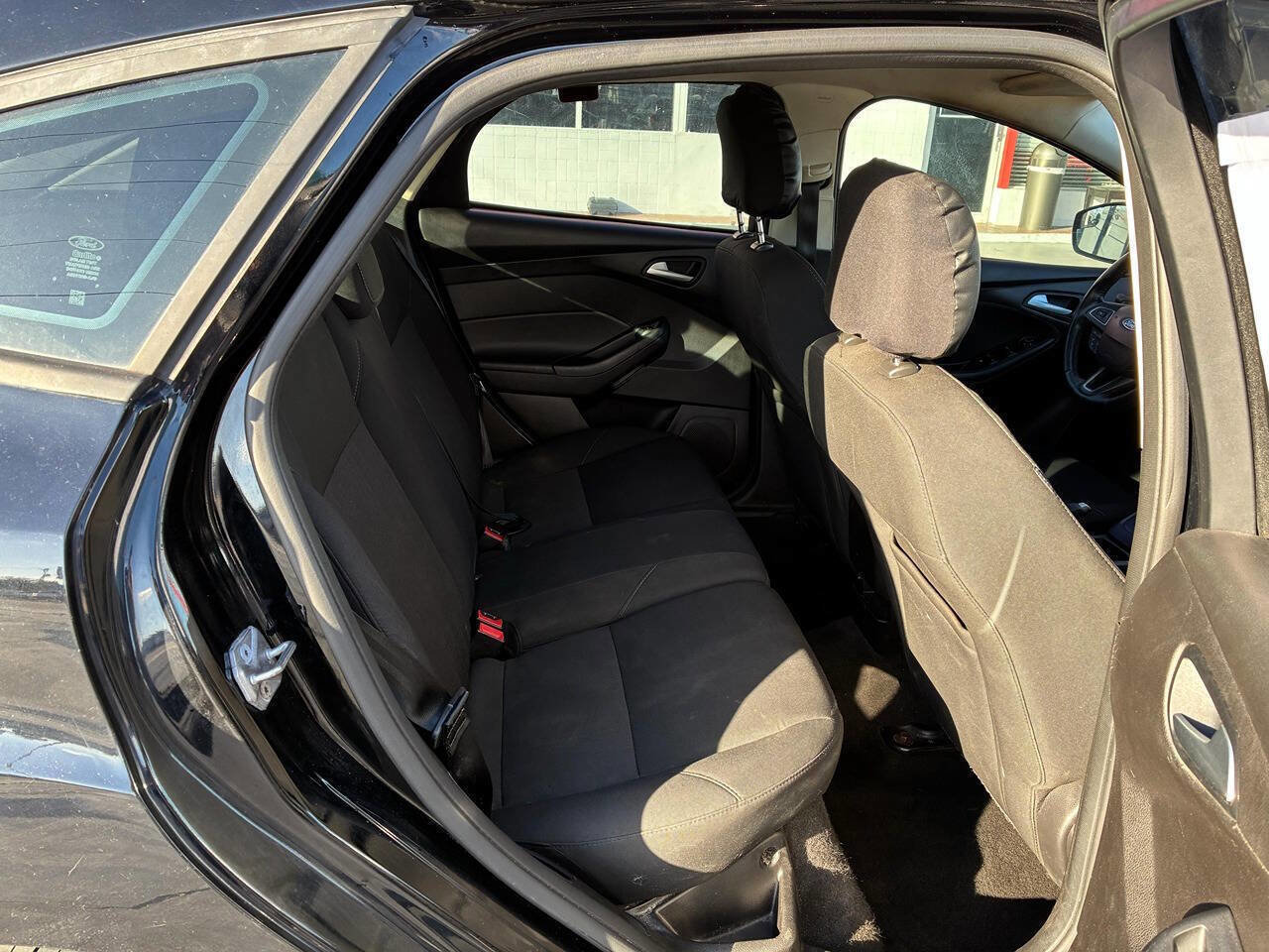 Used 2016 Ford Focus SE w/ SE Sport Package image 2