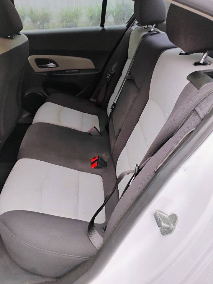 Used 2014 Chevrolet Cruze LS FWD image 11
