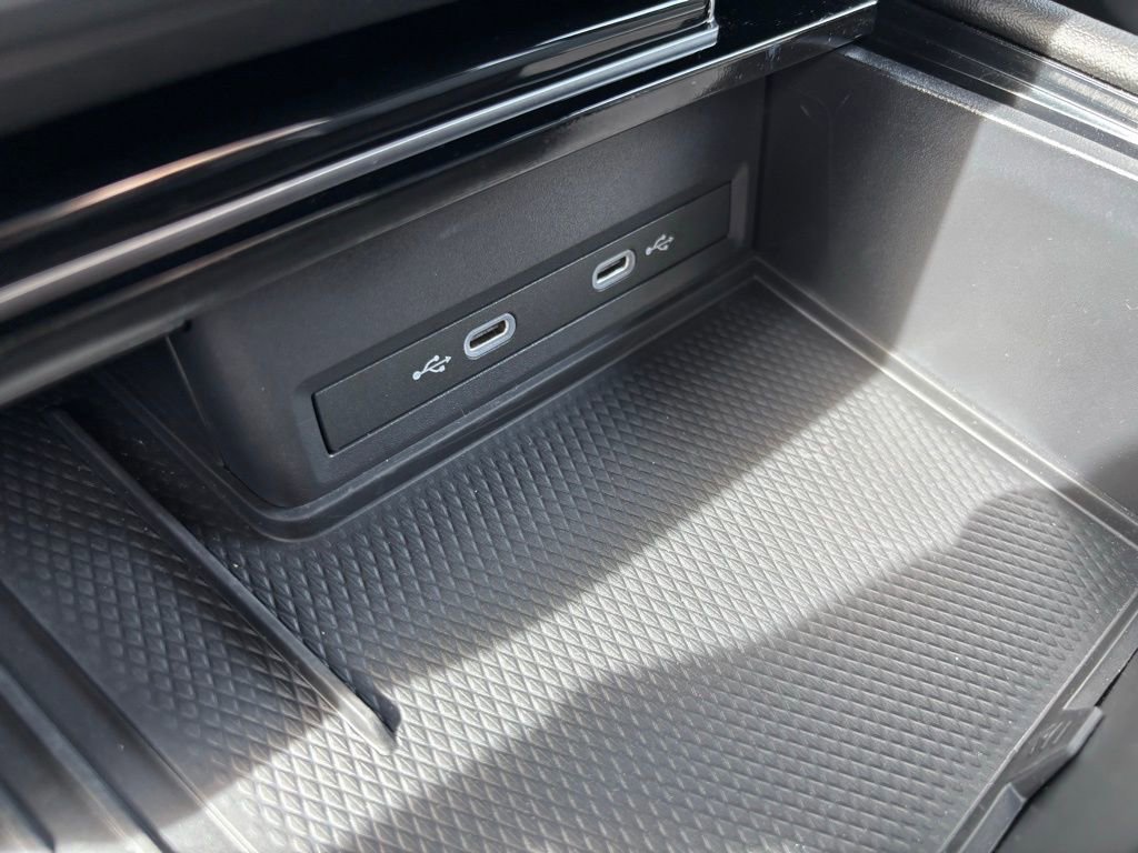 Used 2025 Volkswagen Atlas Cross Sport SEL Premium R-Line AWD/4WD image 31