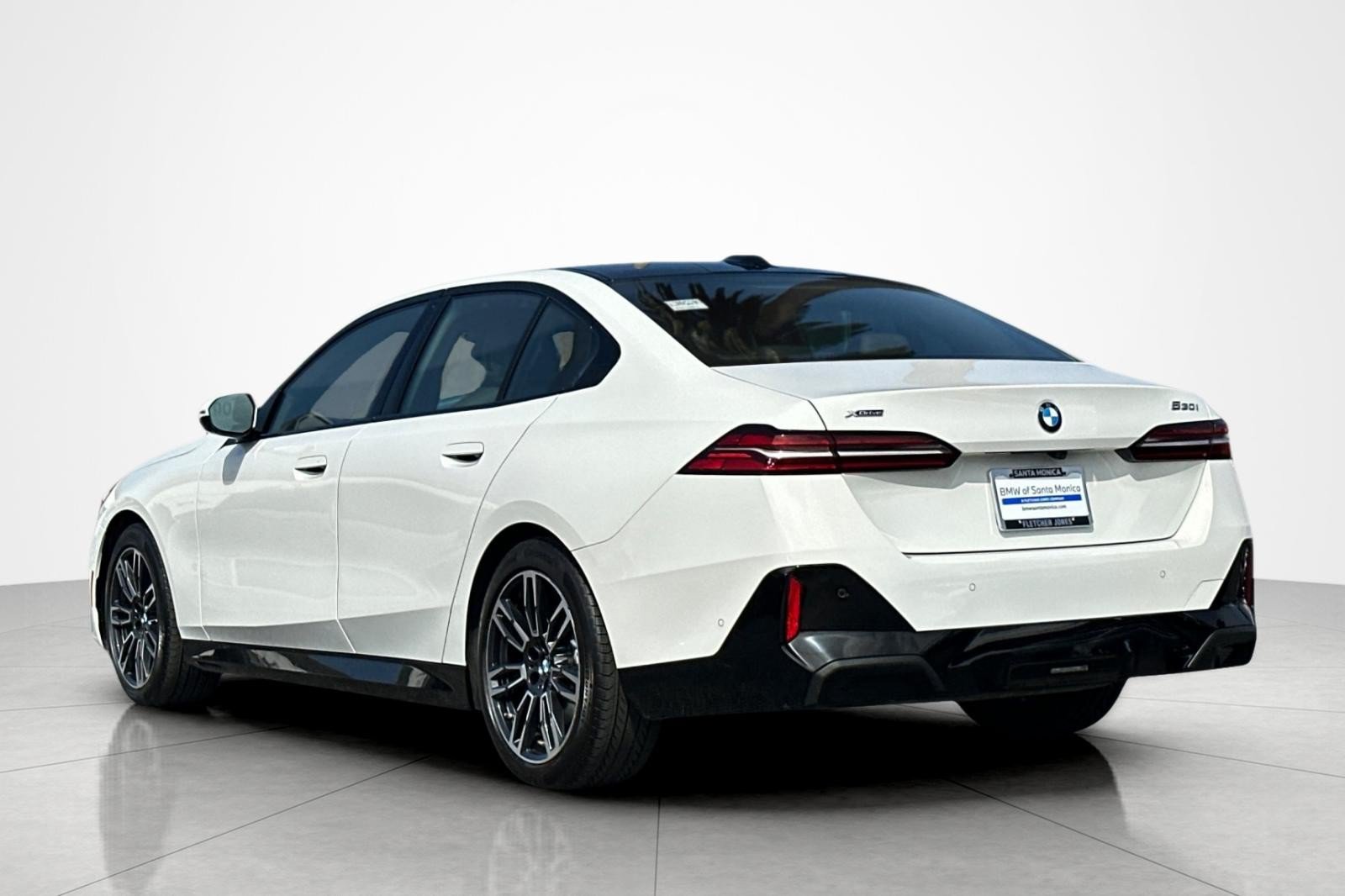 Used 2024 BMW 530i xDrive w/ Executive Package AWD/4WD image 3