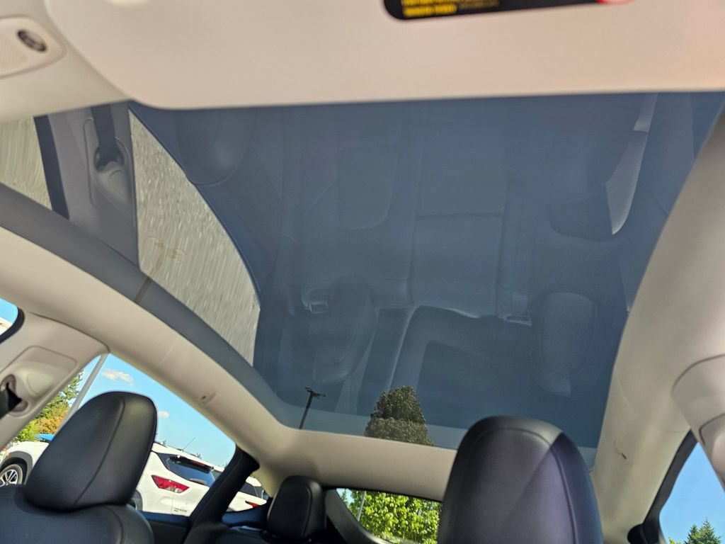 Used 2022 Tesla Model Y Performance AWD/4WD image 12