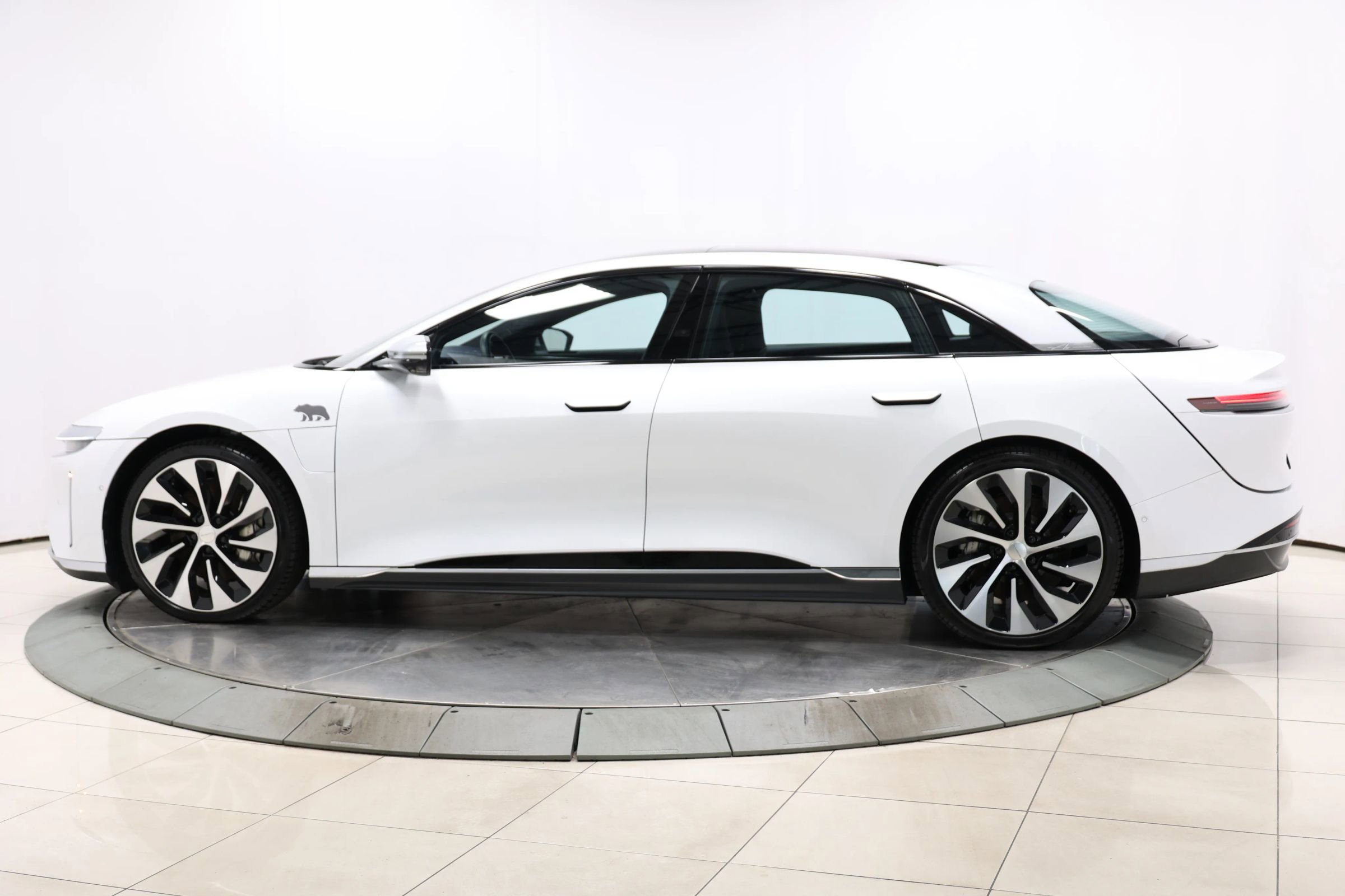 Used 2023 Lucid Air Grand Touring image 7