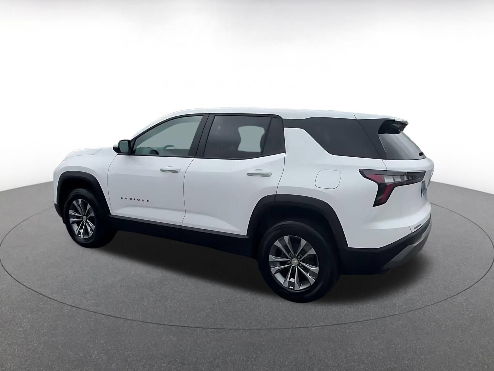 Used 2025 Chevrolet Equinox LT FWD image 9