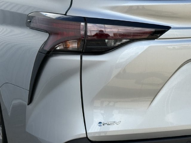 Used 2025 Toyota Sienna XLE FWD image 6