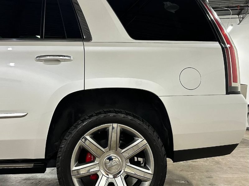Used 2016 Cadillac Escalade Premium AWD/4WD image 10