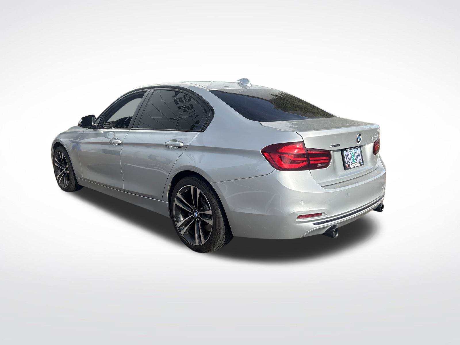Used 2018 BMW 340i xDrive Sedan w/ Premium Package AWD/4WD image 3
