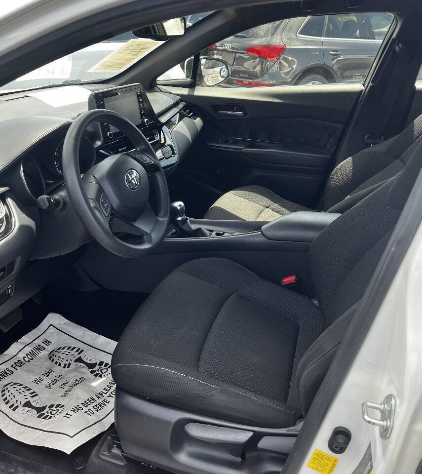 Used 2019 Toyota C-HR LE FWD image 10