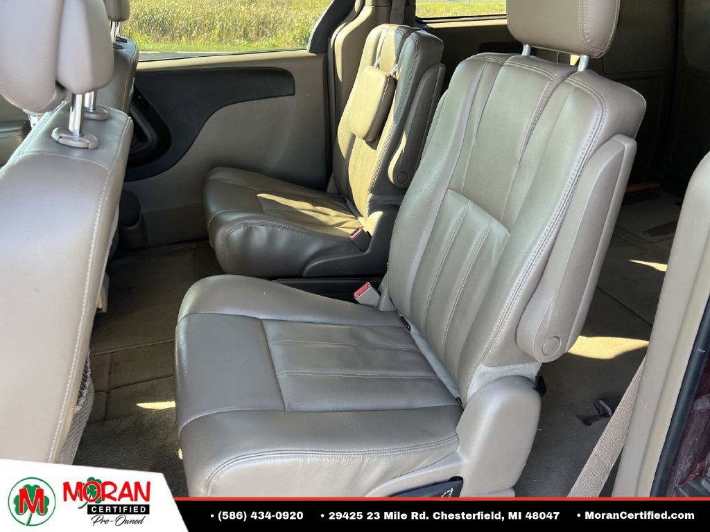 Used 2015 Chrysler Town & Country Touring FWD image 11