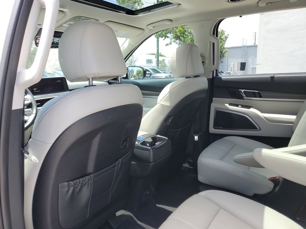 Used 2021 Kia Telluride SX w/ Towing Package FWD image 14
