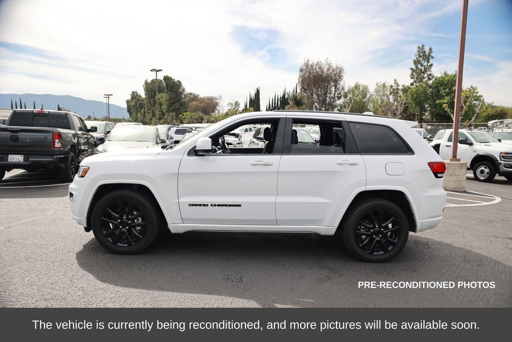 Used 2021 Jeep Grand Cherokee Laredo X image 2