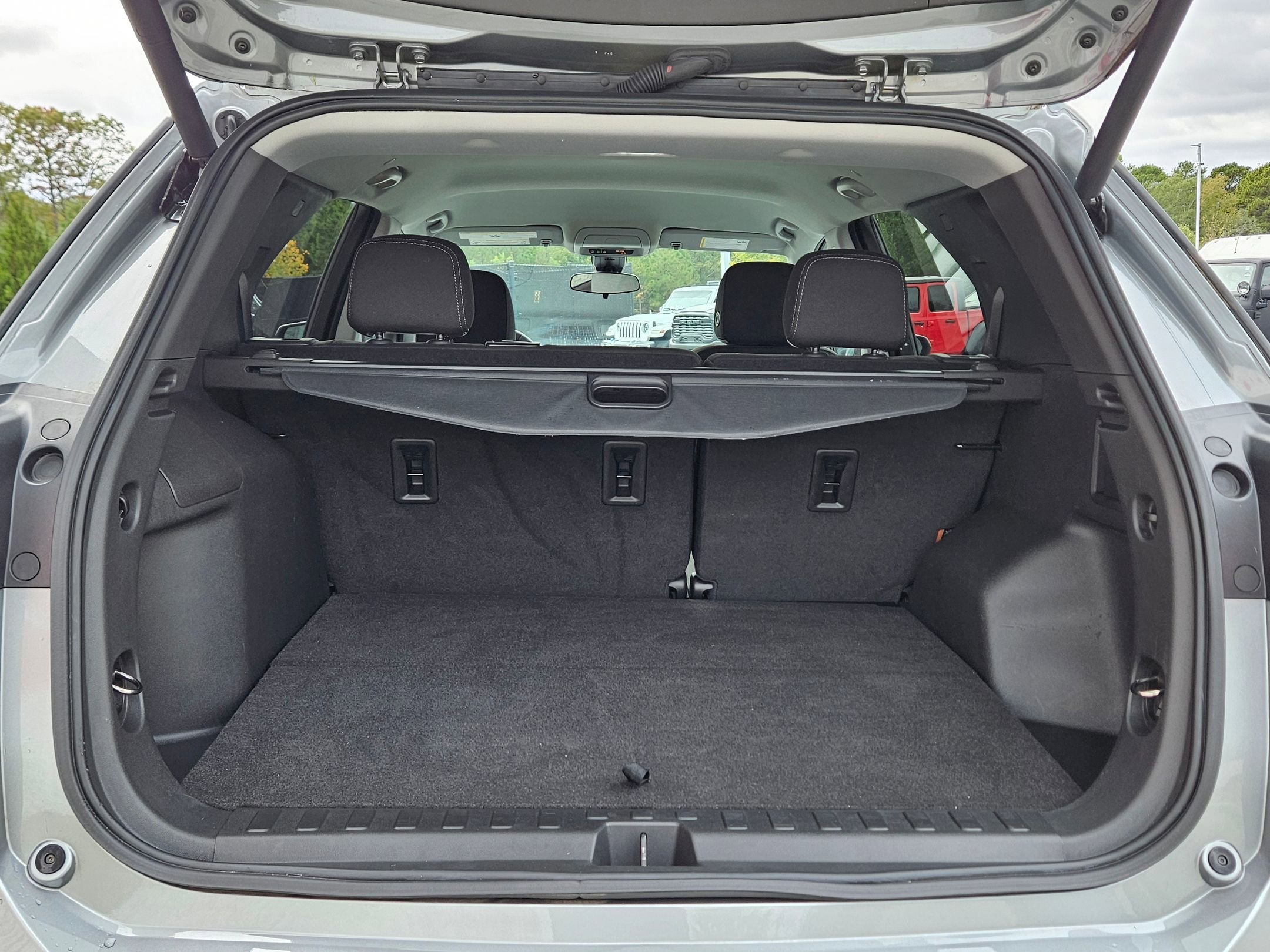 Used 2023 Chevrolet Equinox LT w/ Driver Convenience Package image 29