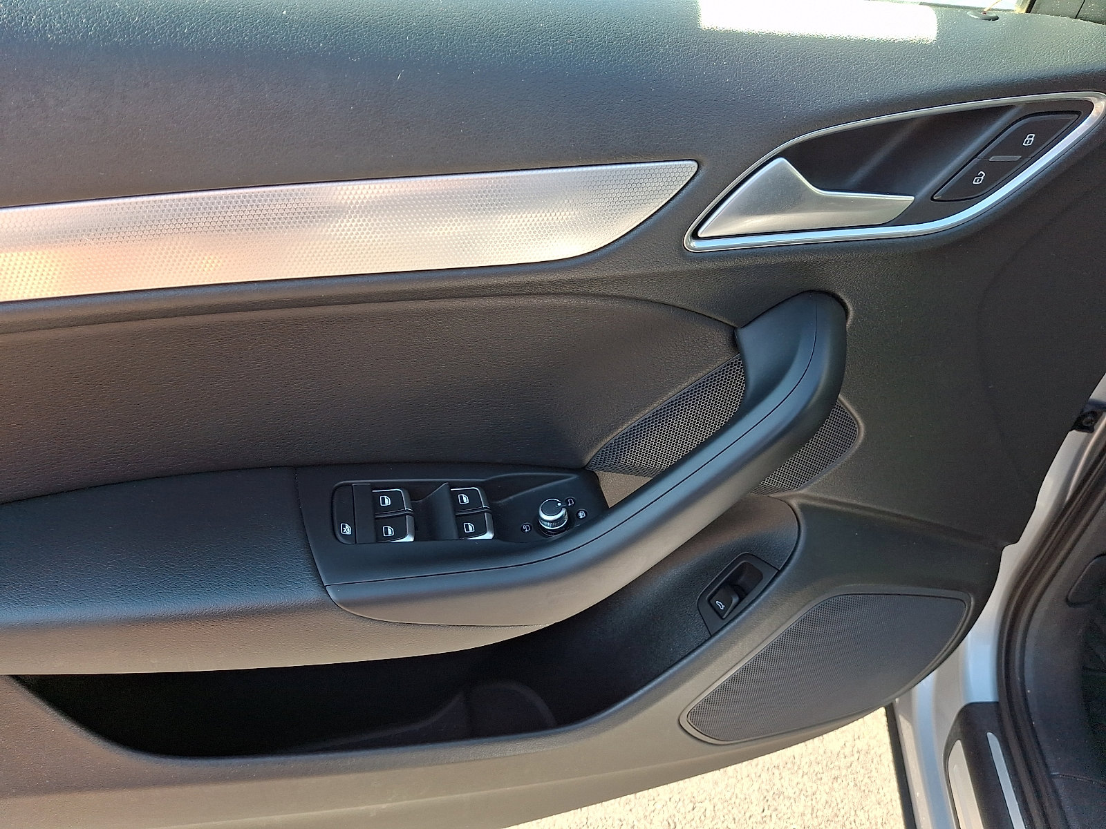 Used 2018 Audi Q3 2.0T Premium Plus w/ Premium Plus Package AWD/4WD image 13