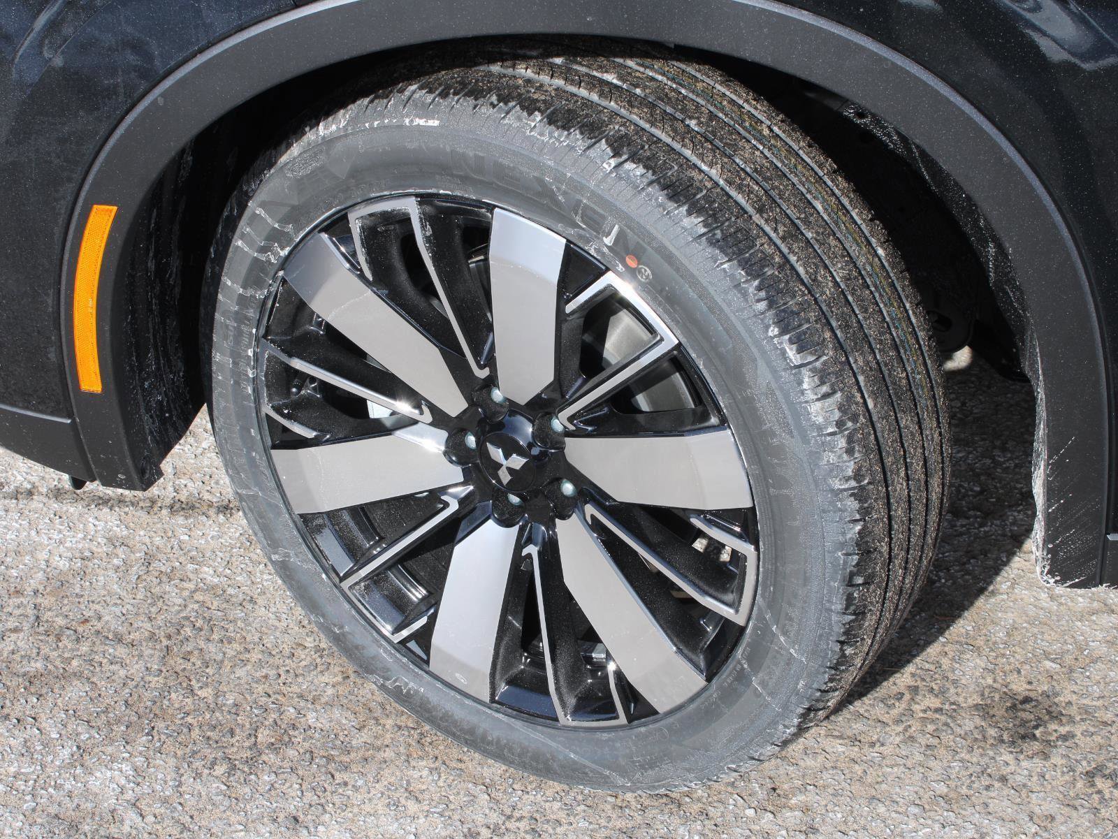 New 2026 Mitsubishi Outlander SE image 8