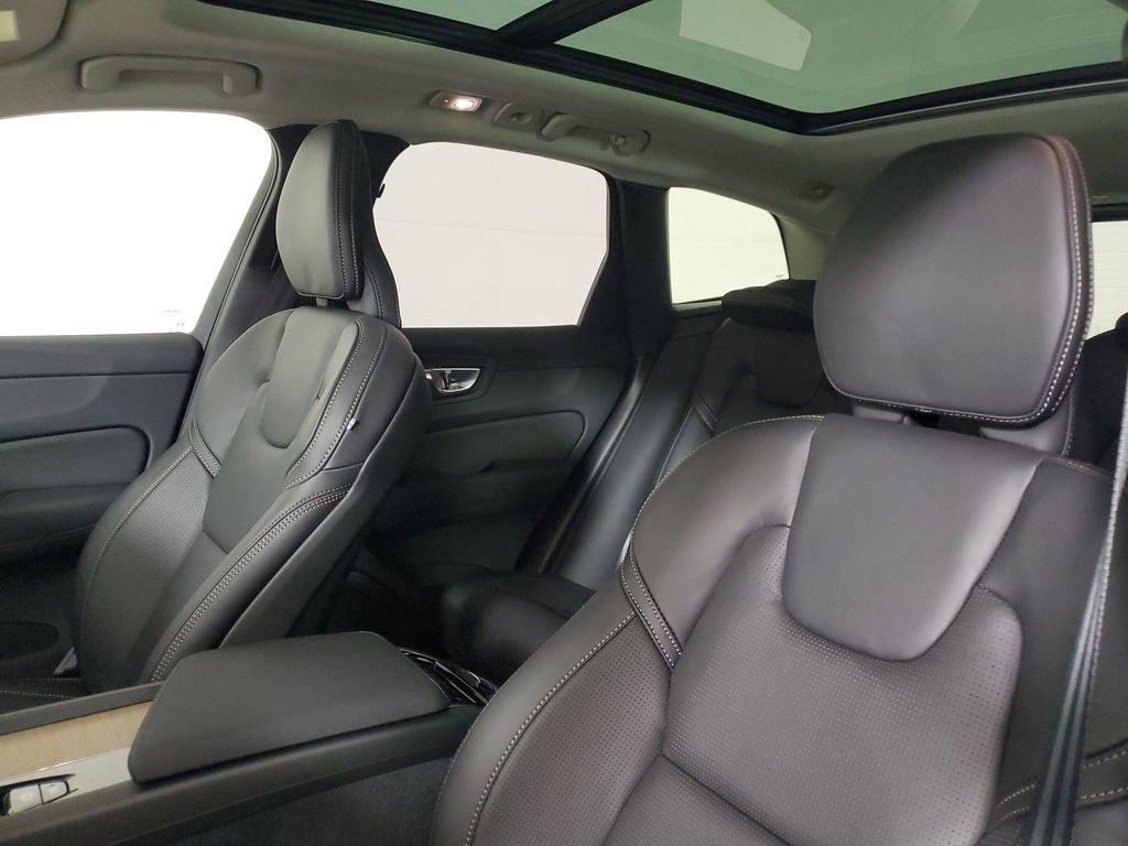 Used 2026 Volvo XC60 B5 Ultra w/ Protection Package Premier image 24