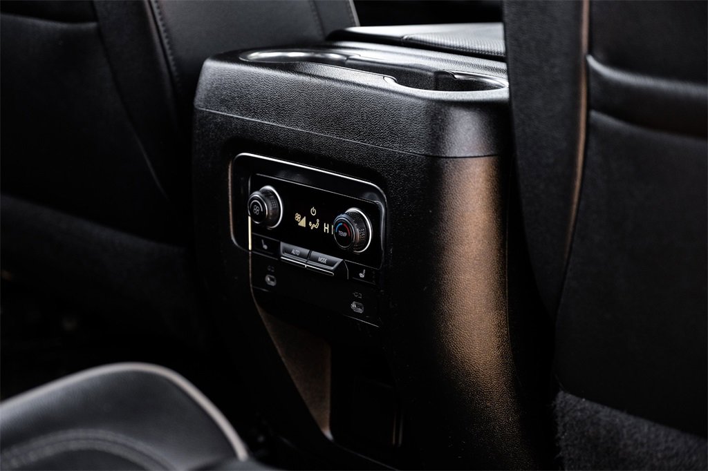 Used 2022 Chevrolet Suburban Premier image 39