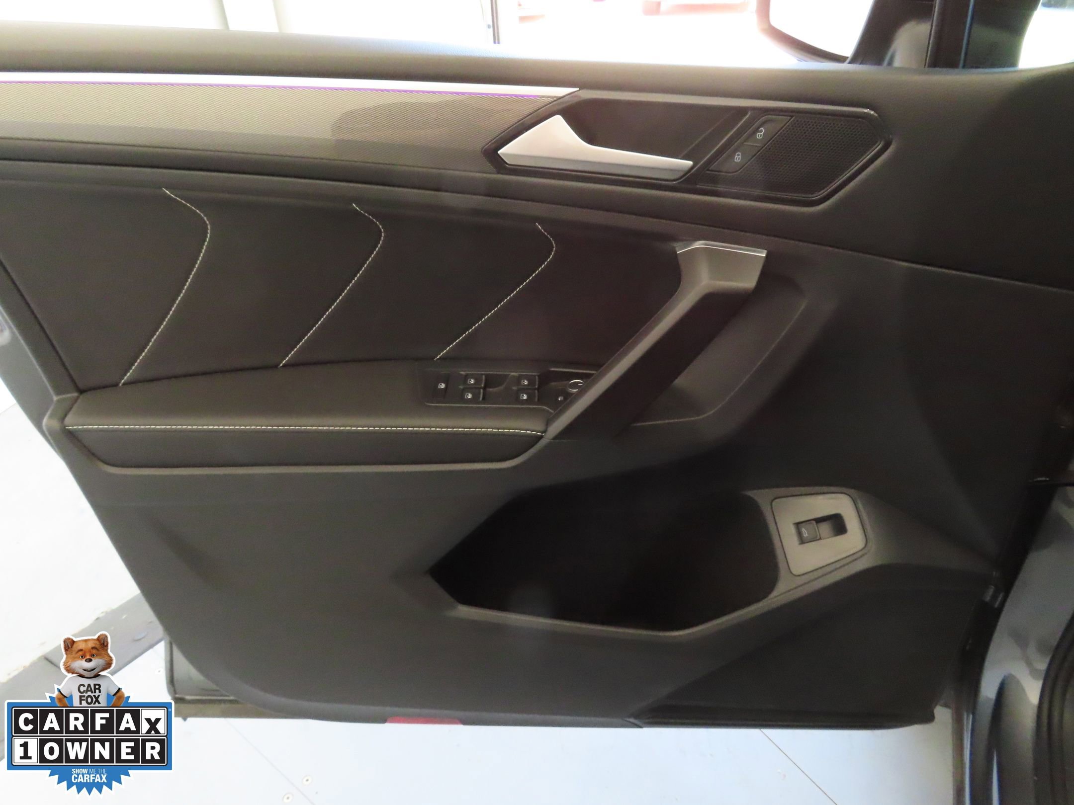 Used 2023 Volkswagen Tiguan SE R-Line image 11