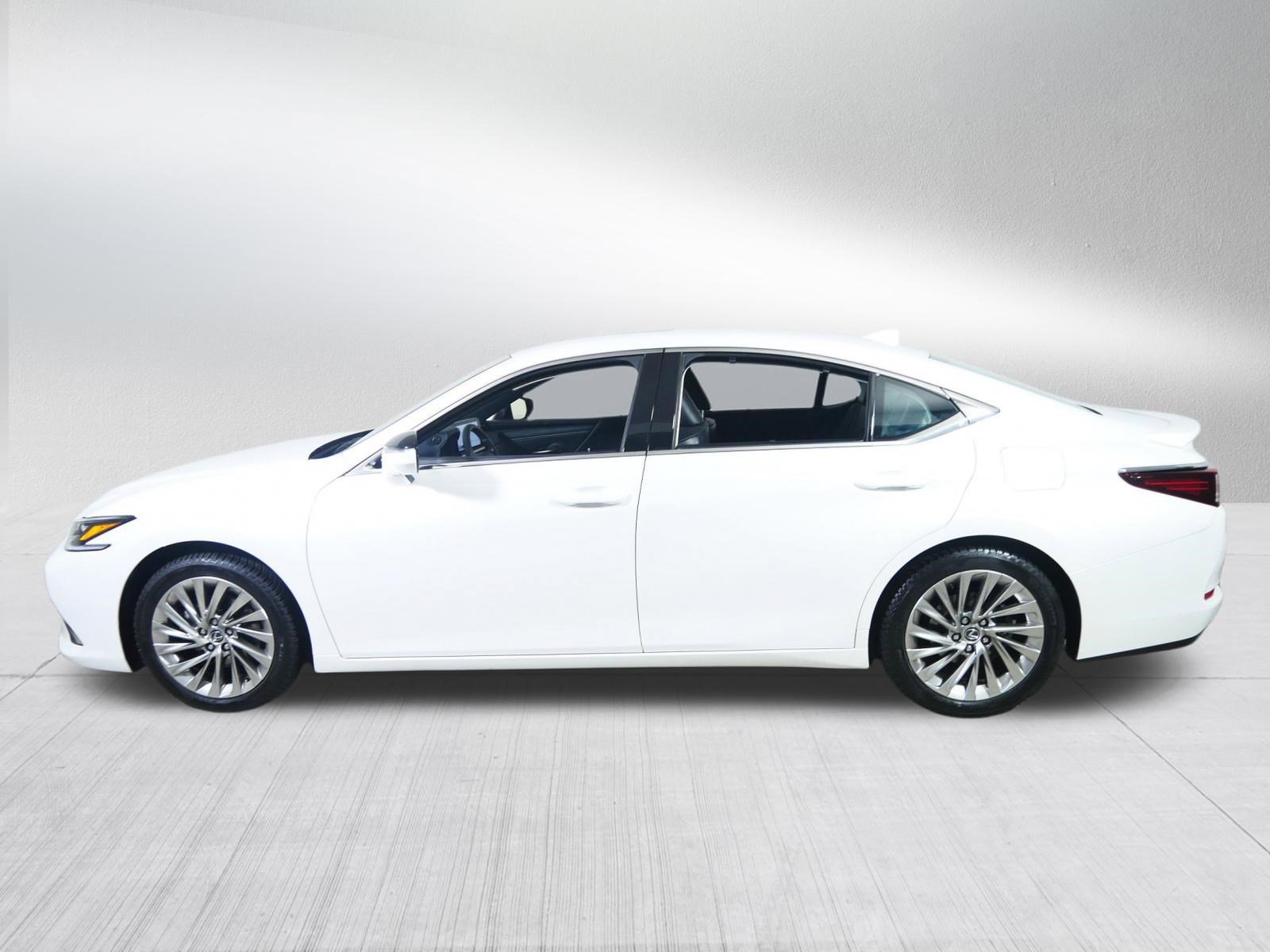 Used 2023 Lexus ES 350 Ultra Luxury w/ Accessory Package (Z1) image 4
