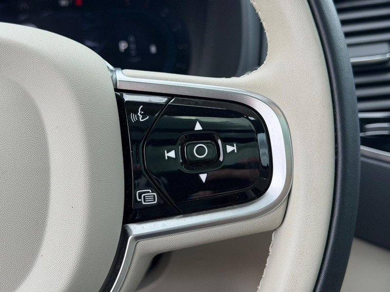 Used 2023 Volvo XC90 B6 Ultimate w/ Protection Package Premier image 20