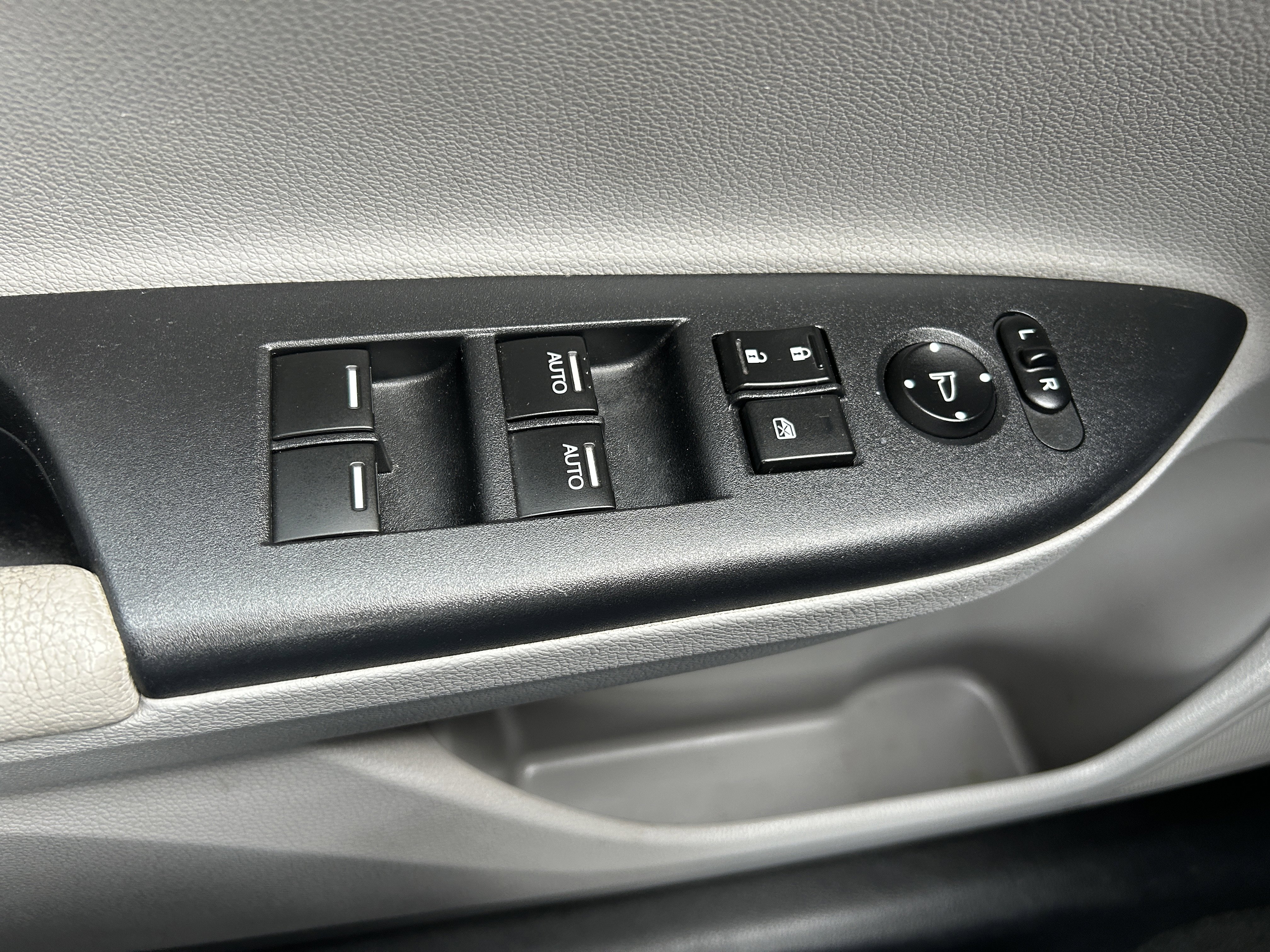 Used 2017 Honda Accord EX-L image 12