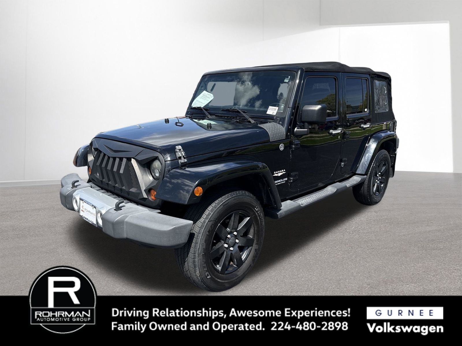 Used 2011 Jeep Wrangler Unlimited Sahara w/ Dual Top Group AWD/4WD image 5
