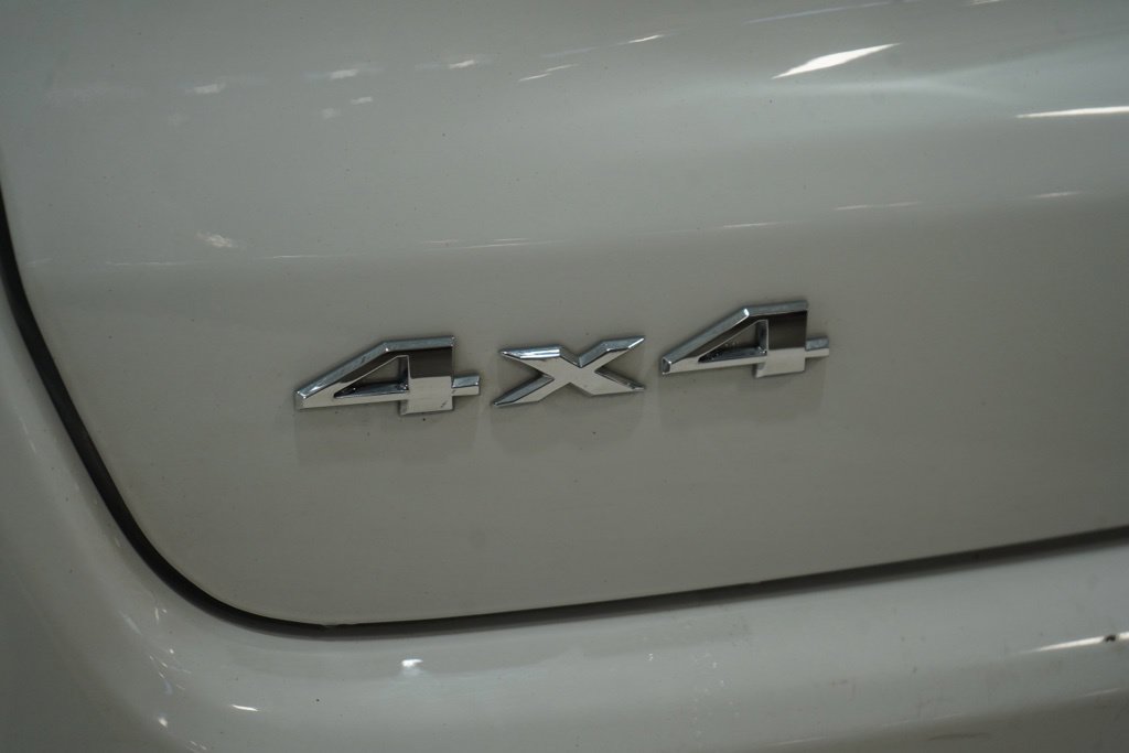 Used 2025 Jeep Compass Latitude w/ Sun & Sound Group AWD/4WD image 11