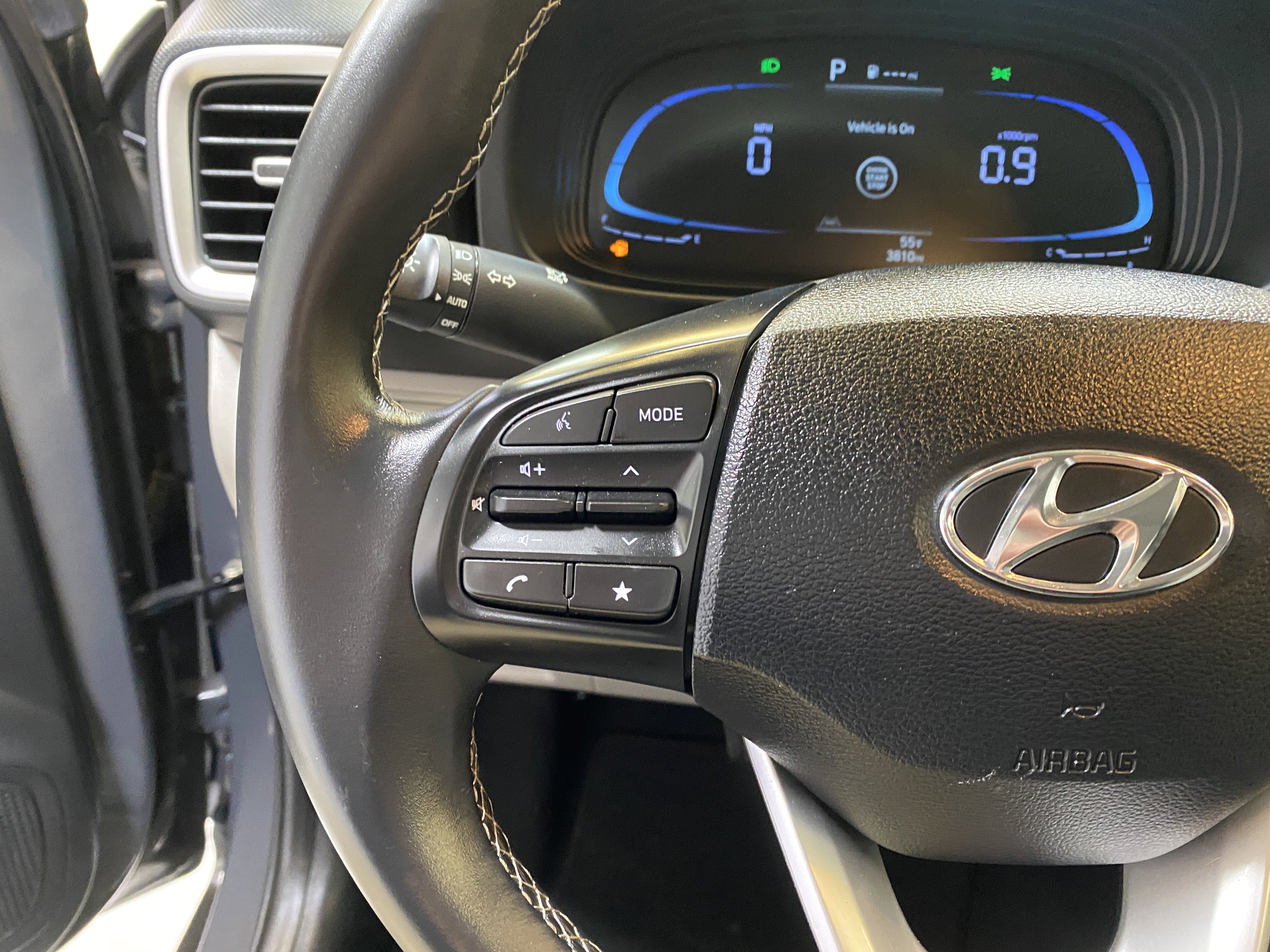 Used 2024 Hyundai Venue SEL image 32