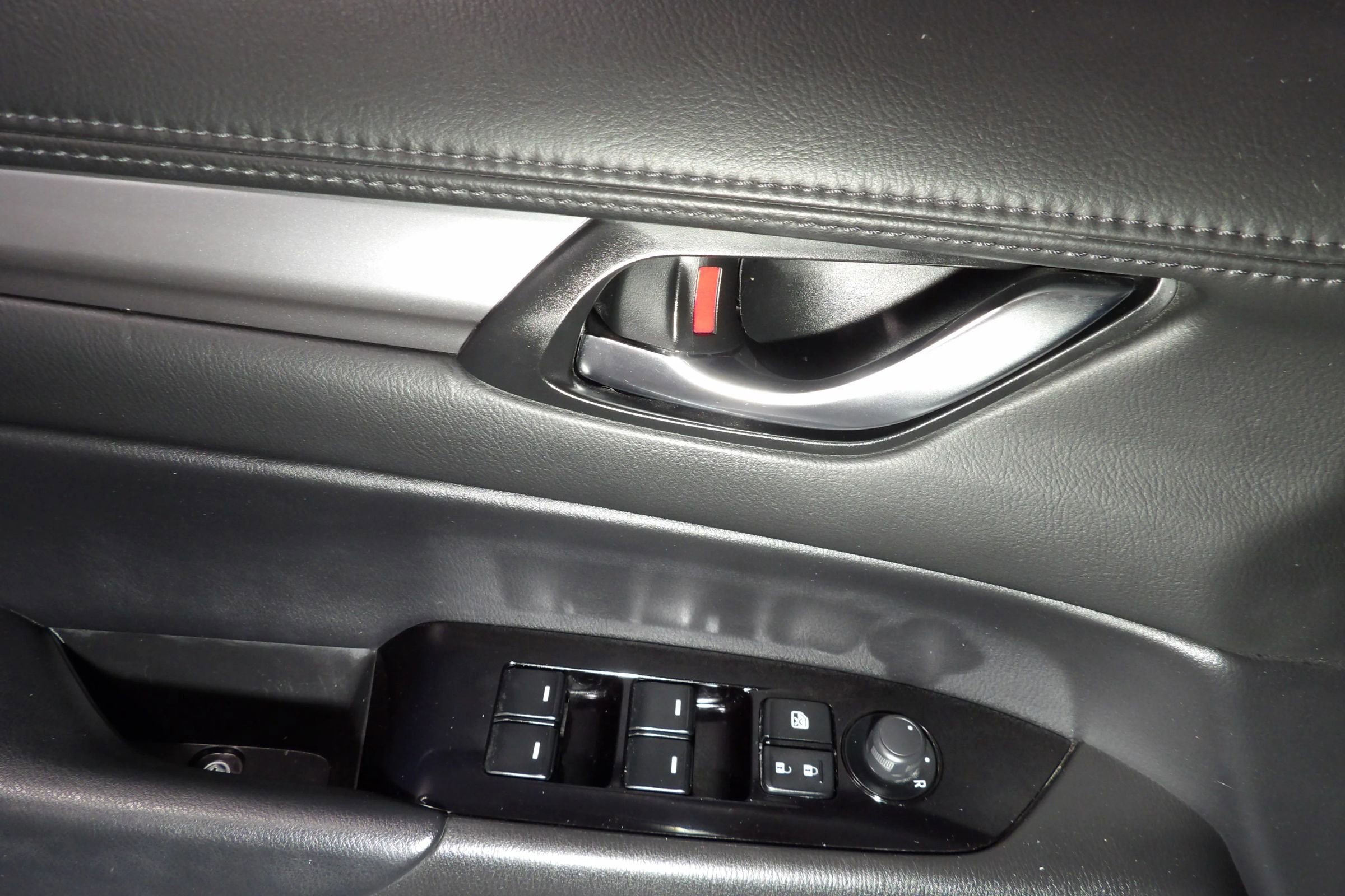 Used 2020 MAZDA CX-5 Touring FWD image 9
