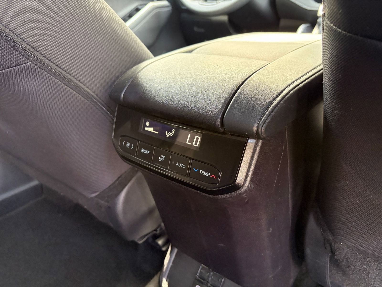 Used 2025 Toyota Highlander LE FWD image 24