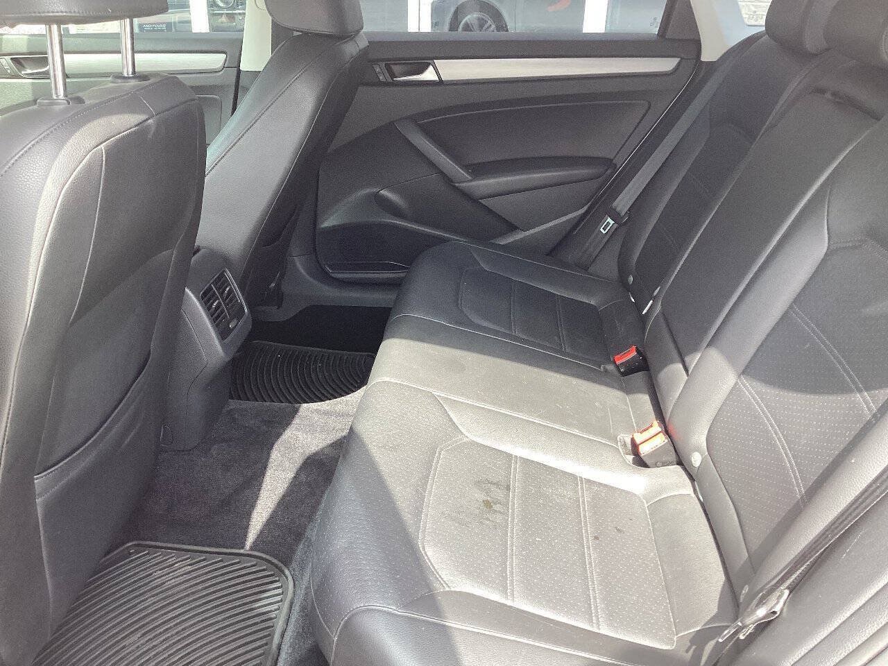 Used 2014 Volkswagen Passat TDI SE FWD image 8