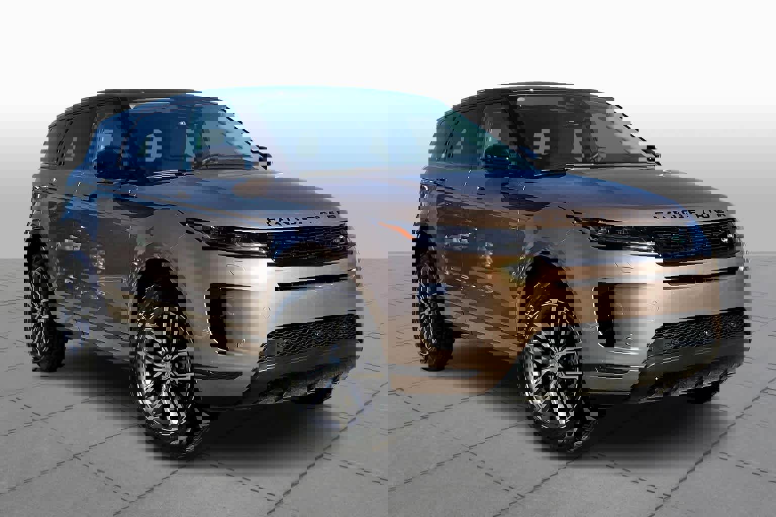 Used 2025 Land Rover Range Rover Evoque S image 2