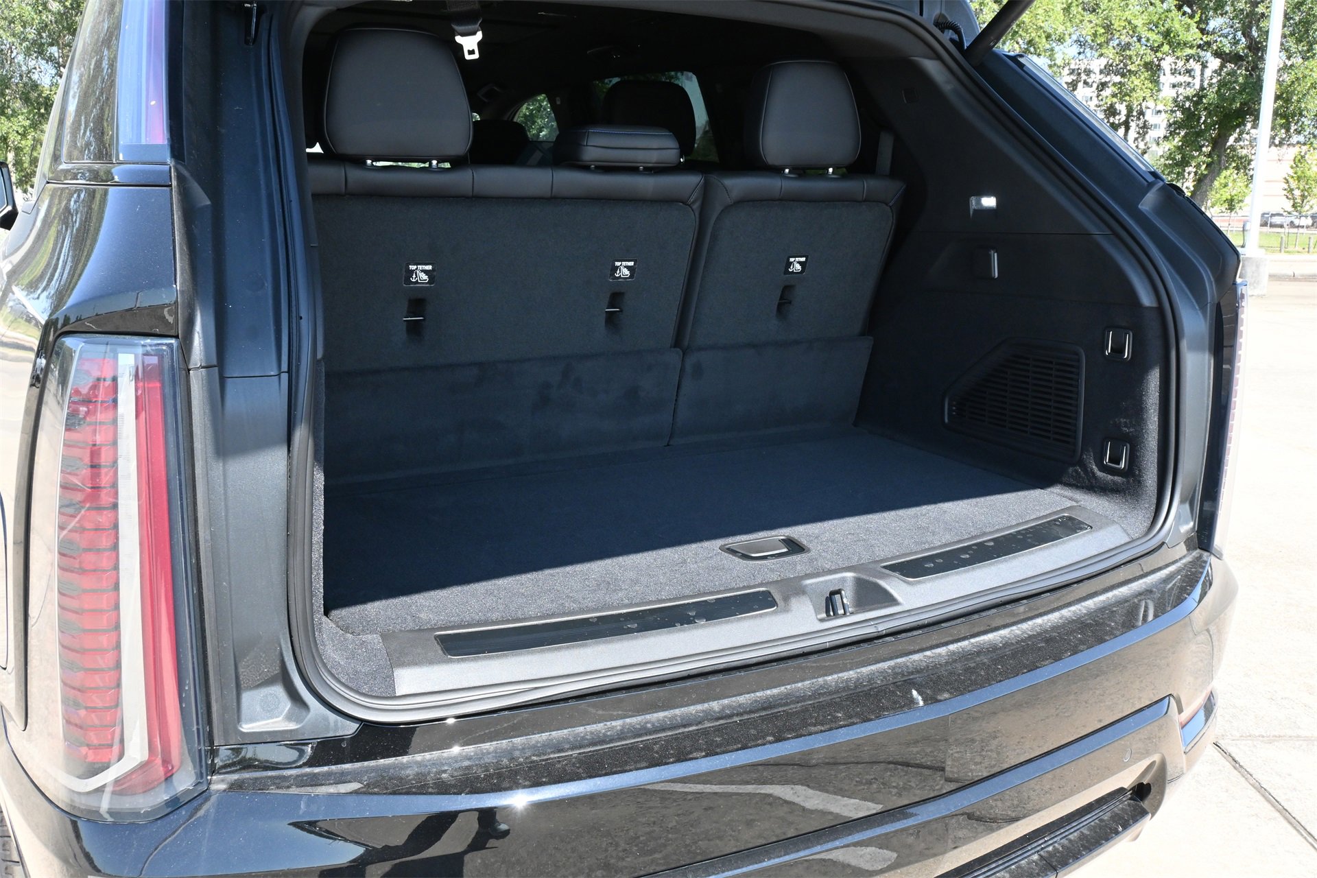 New 2026 Cadillac Escalade IQ Sport 1 w/ LPO, ONYX Package image 24
