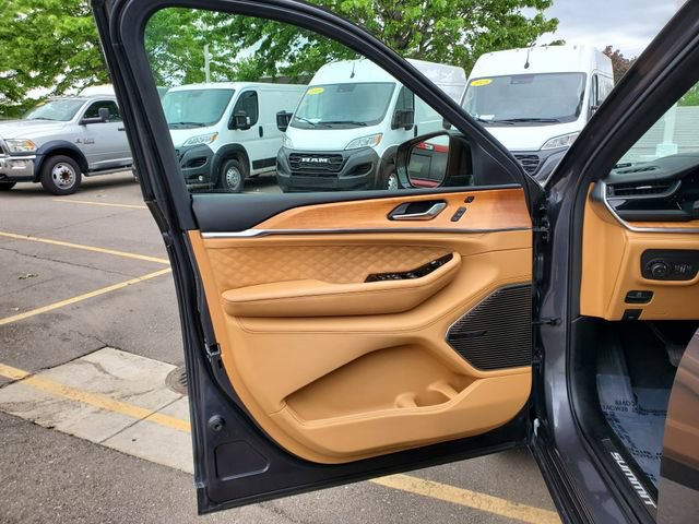 Certified 2022 Jeep Grand Cherokee Summit AWD/4WD image 9