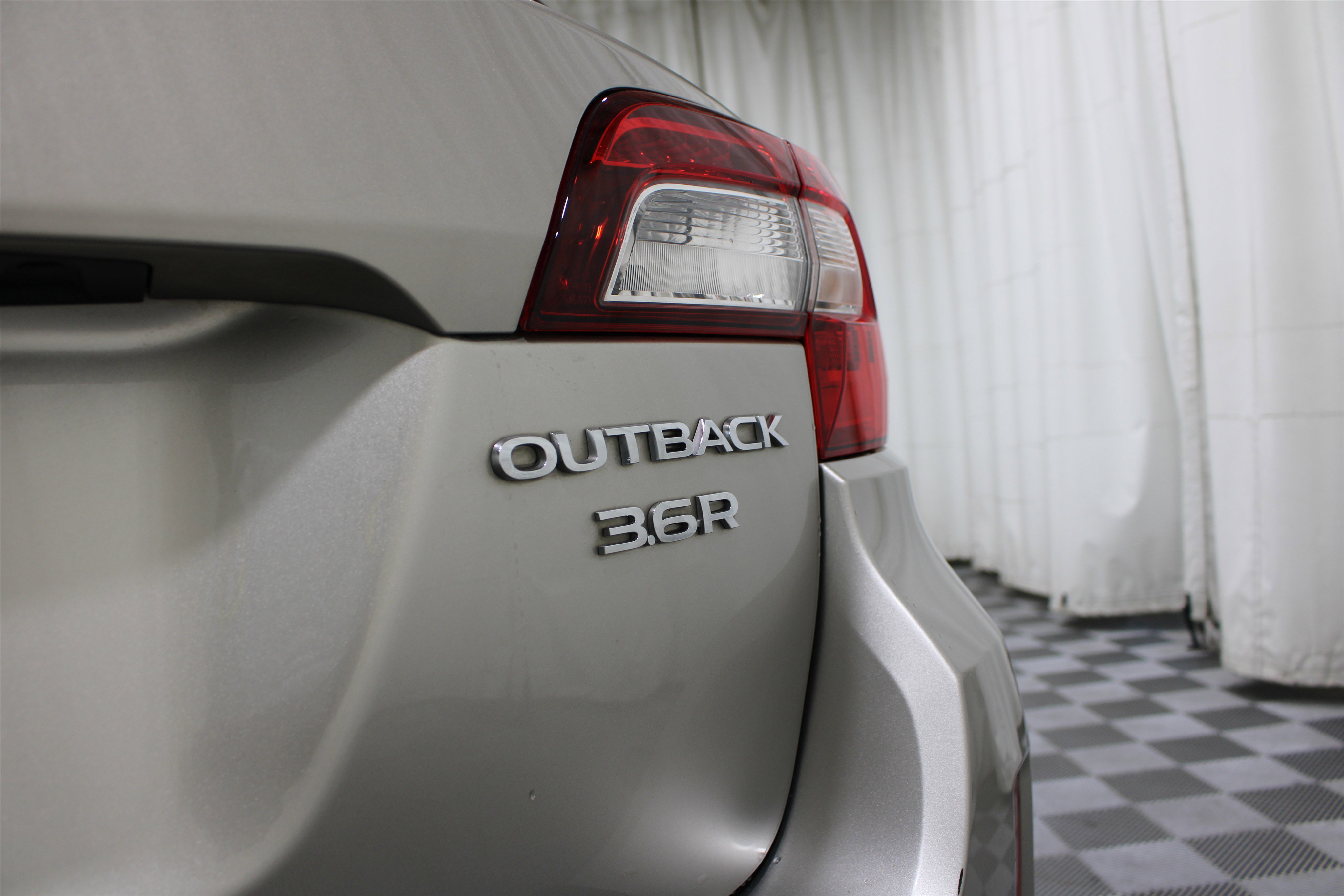Used 2017 Subaru Outback 3.6R Limited AWD/4WD image 31
