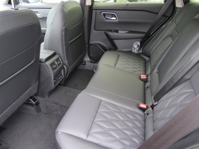 New 2026 Nissan Rogue Platinum image 9