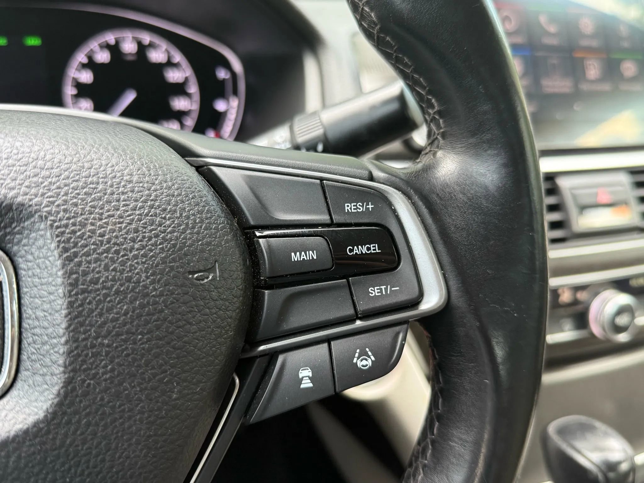 Used 2018 Honda Accord EX-L image 40