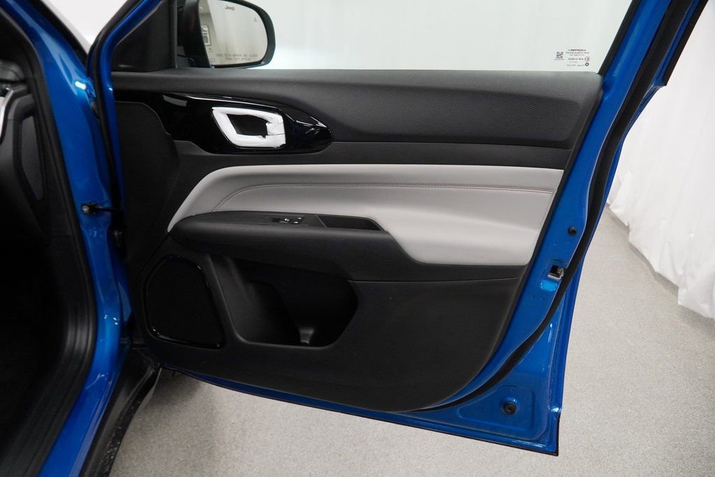 New 2026 Jeep Compass Limited image 32