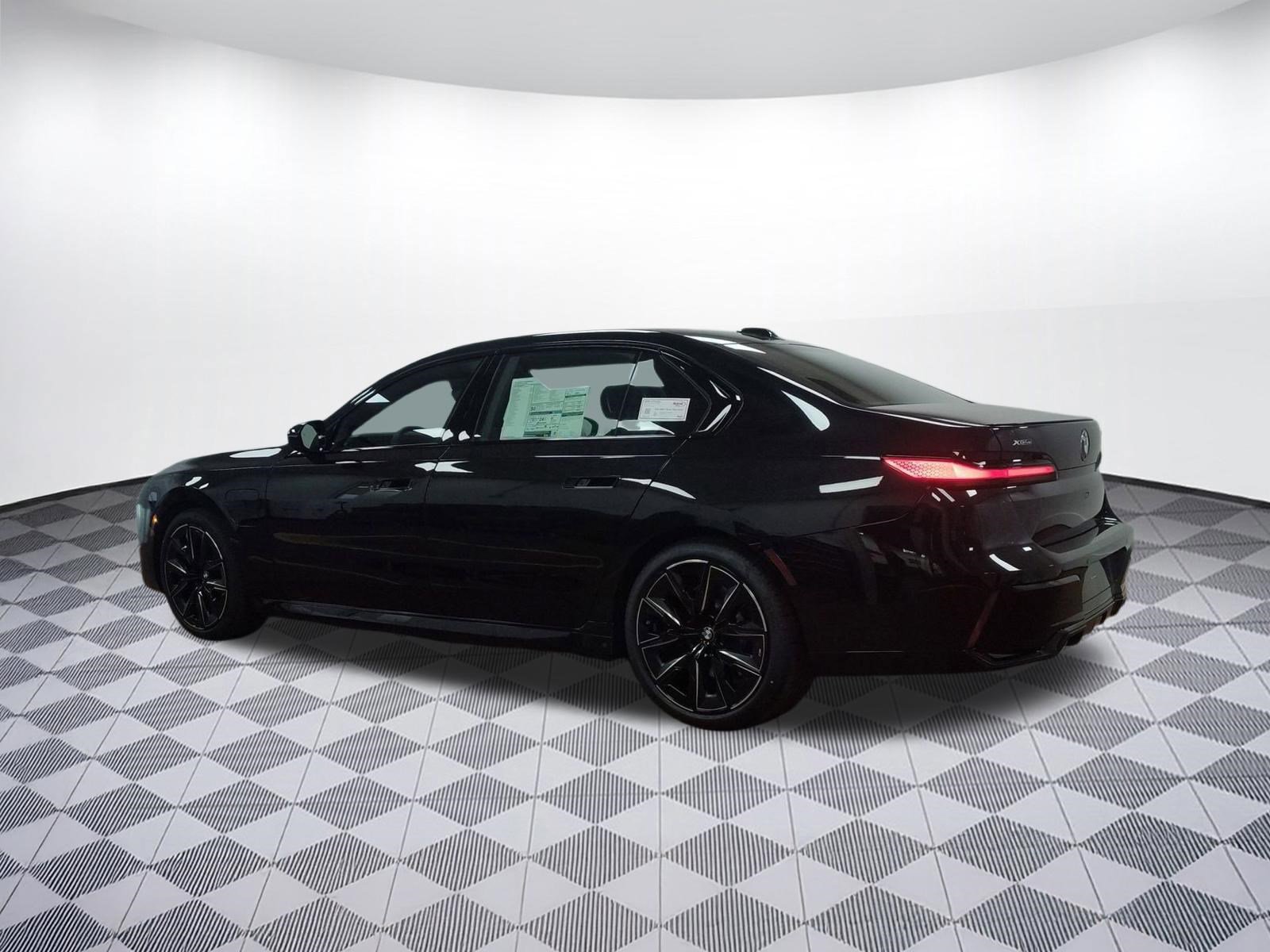 Used 2026 BMW 750e xDrive AWD/4WD image 3