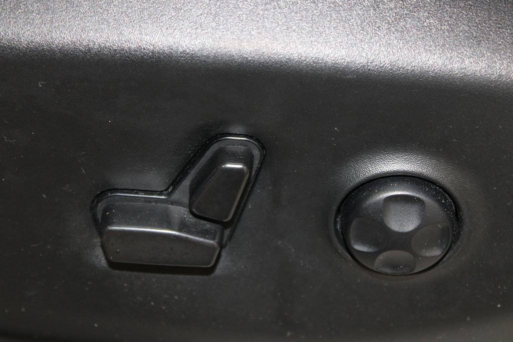 Used 2023 Chrysler Pacifica Limited FWD image 14