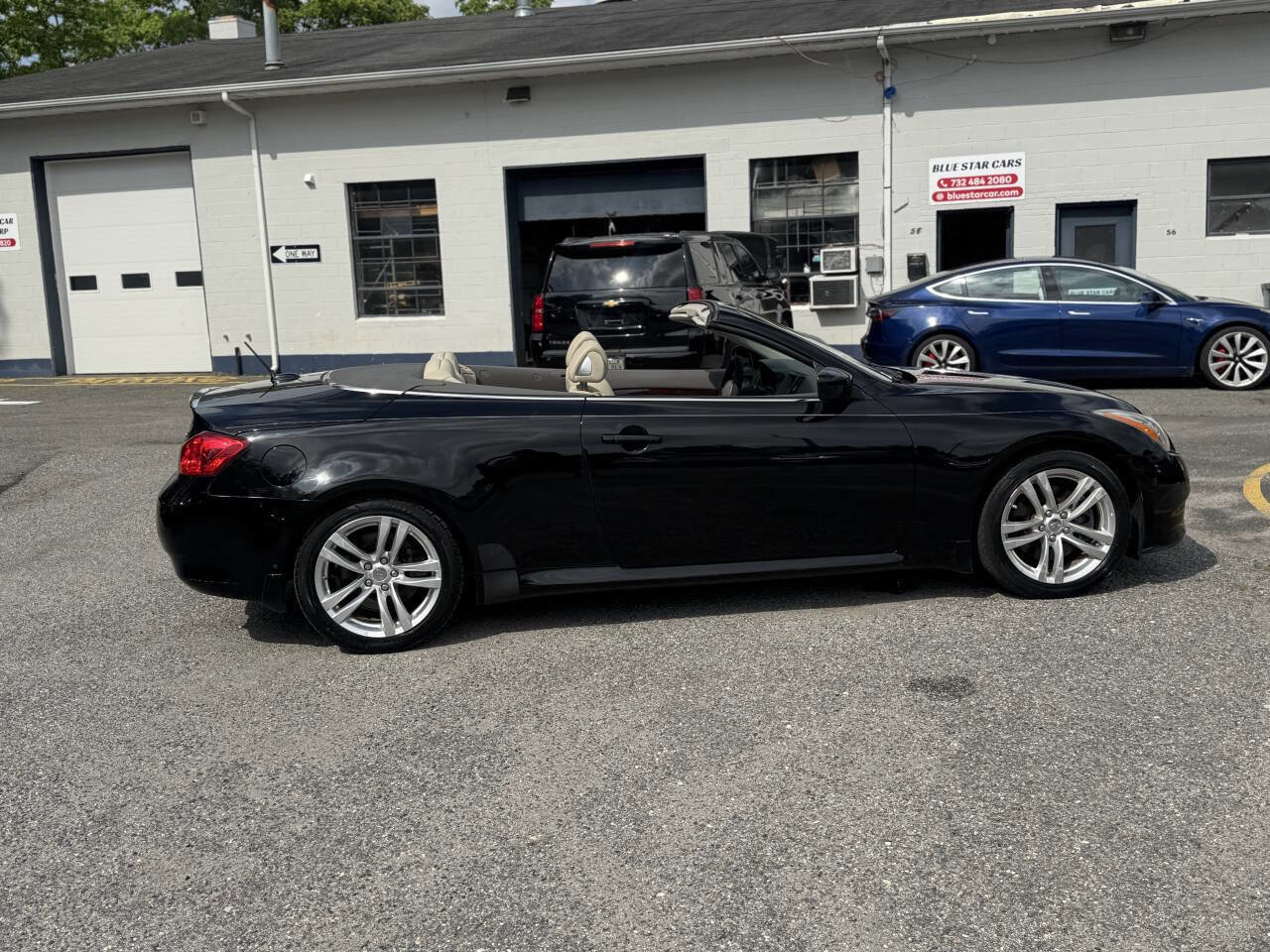 Used 2010 INFINITI G37 Base 2dr Convertible w/ Premium Pkg image 10