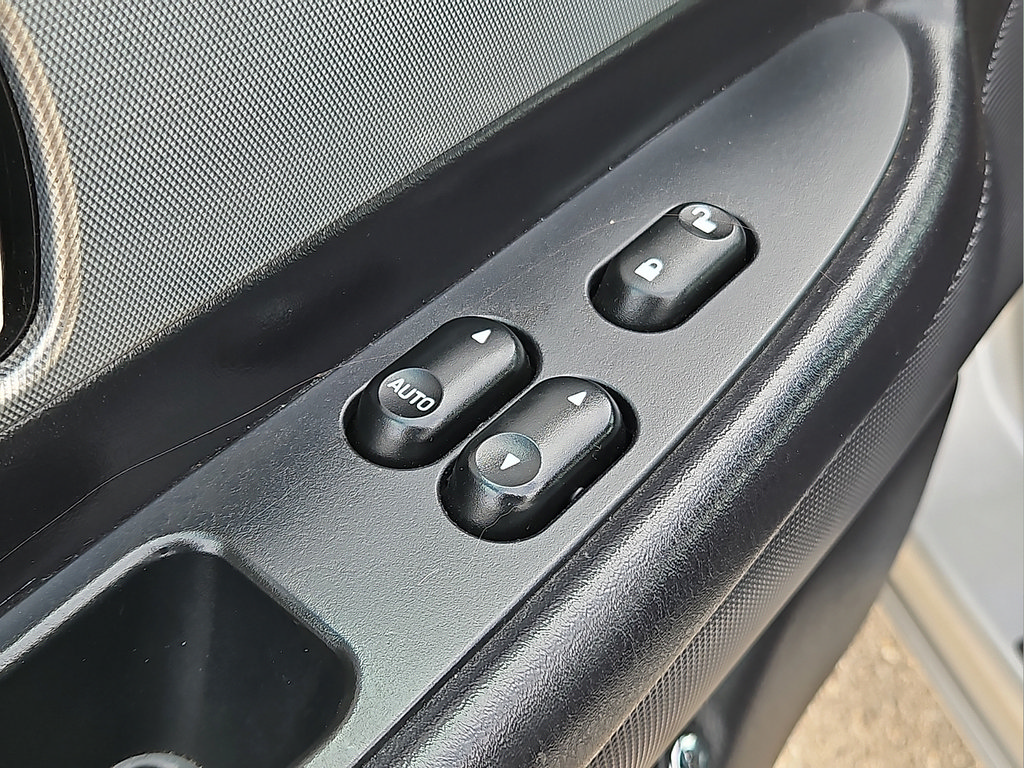 Used 2005 Ford Thunderbird RWD image 14