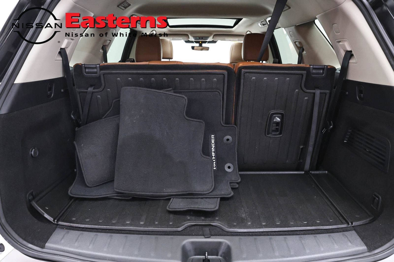 Used 2023 Nissan Pathfinder Platinum AWD/4WD image 9