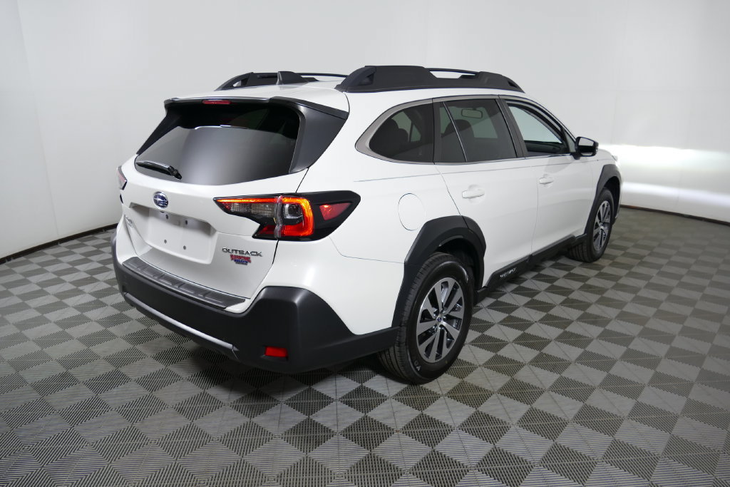 Used 2024 Subaru Outback Premium AWD/4WD image 3