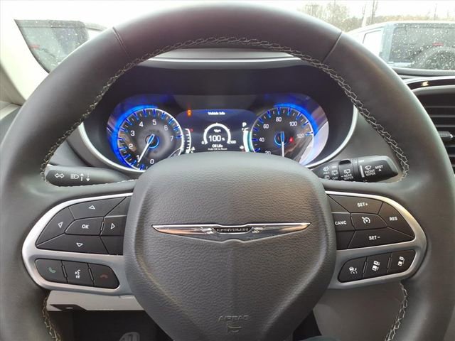 Used 2023 Chrysler Pacifica Touring-L image 21