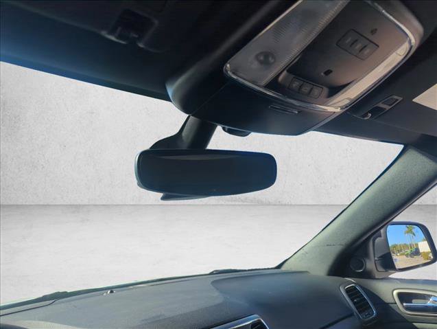 Used 2019 Jeep Grand Cherokee Laredo image 12